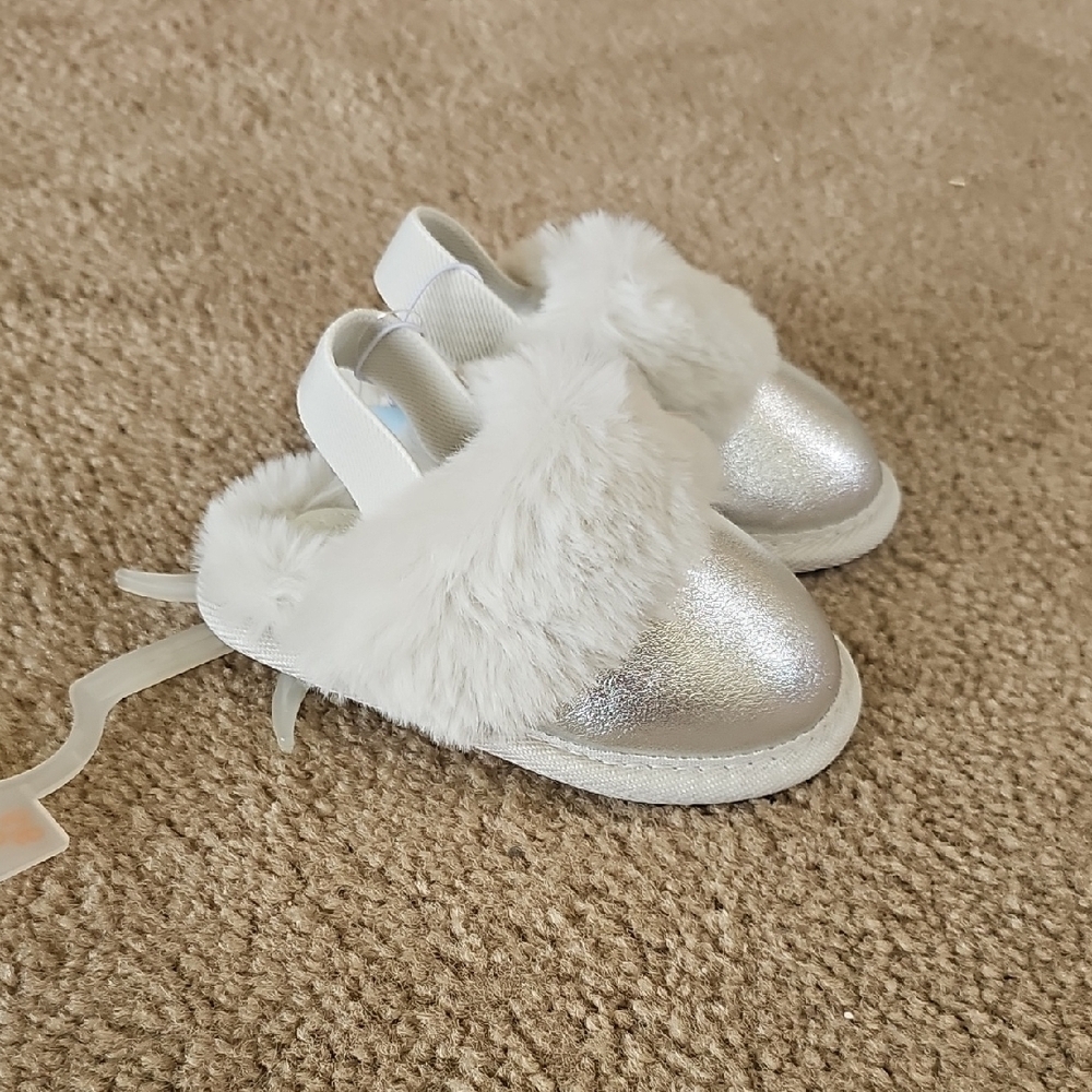 Cat & Jack Lila Metallic Silver Slippers Size 7/8 Toddler